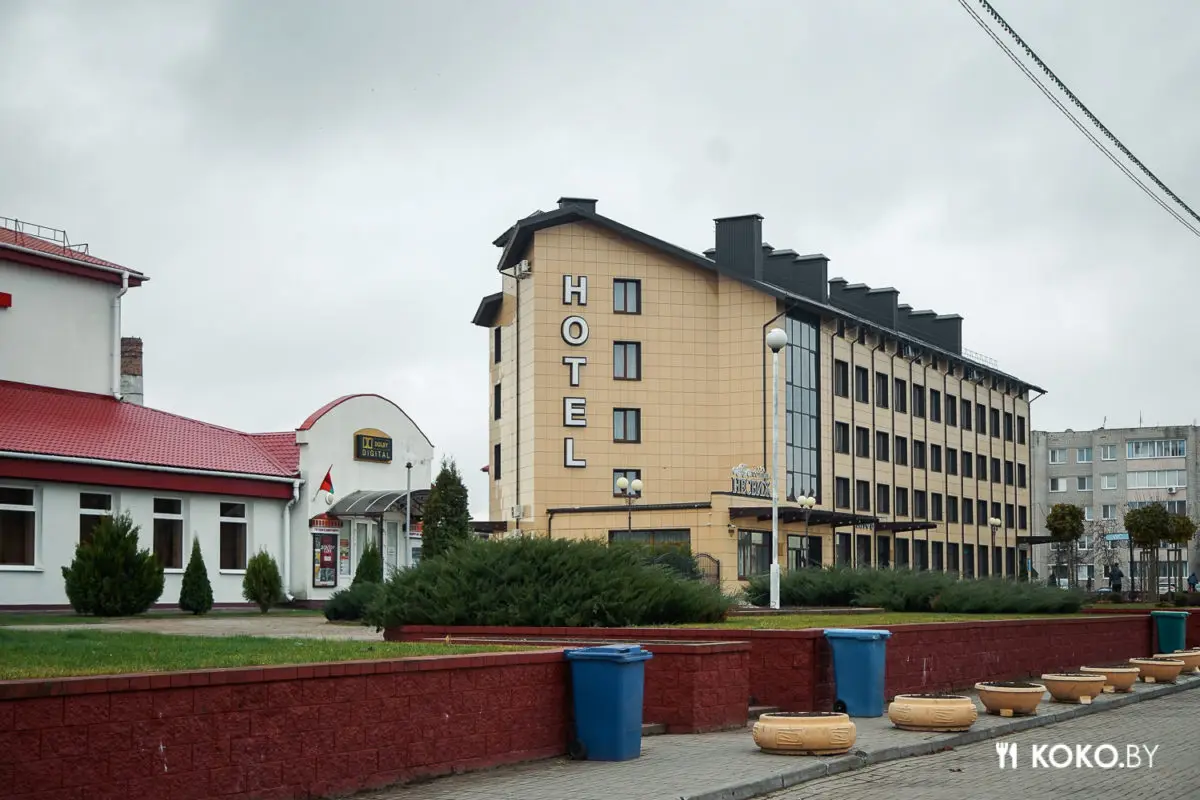 Есть ли жизнь в Несвижском Замке и чем кормят в местном кафе с самым высоким рейтингом Гугла - фото - 4
