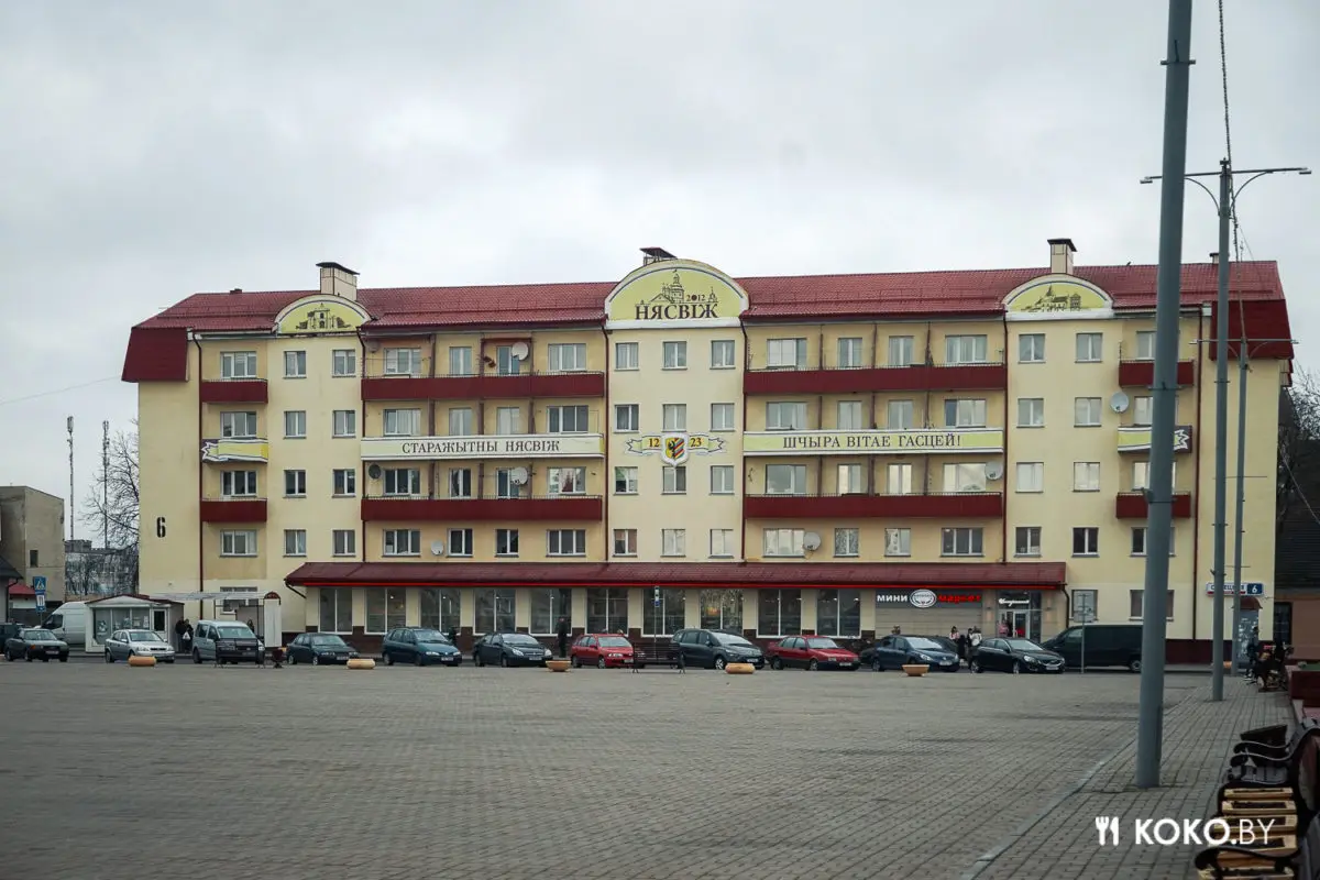 Есть ли жизнь в Несвижском Замке и чем кормят в местном кафе с самым высоким рейтингом Гугла - фото - 5