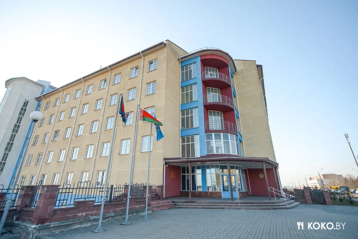 Проверили, чем кормят в столовой Университета гражданской защиты МЧС будущих спасателей - фото - 3