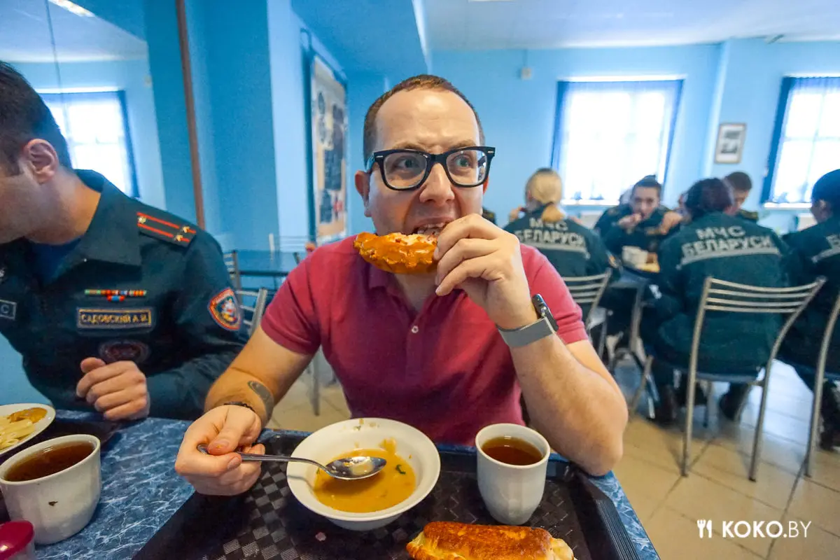 Проверили, чем кормят в столовой Университета гражданской защиты МЧС будущих спасателей - фото - 36