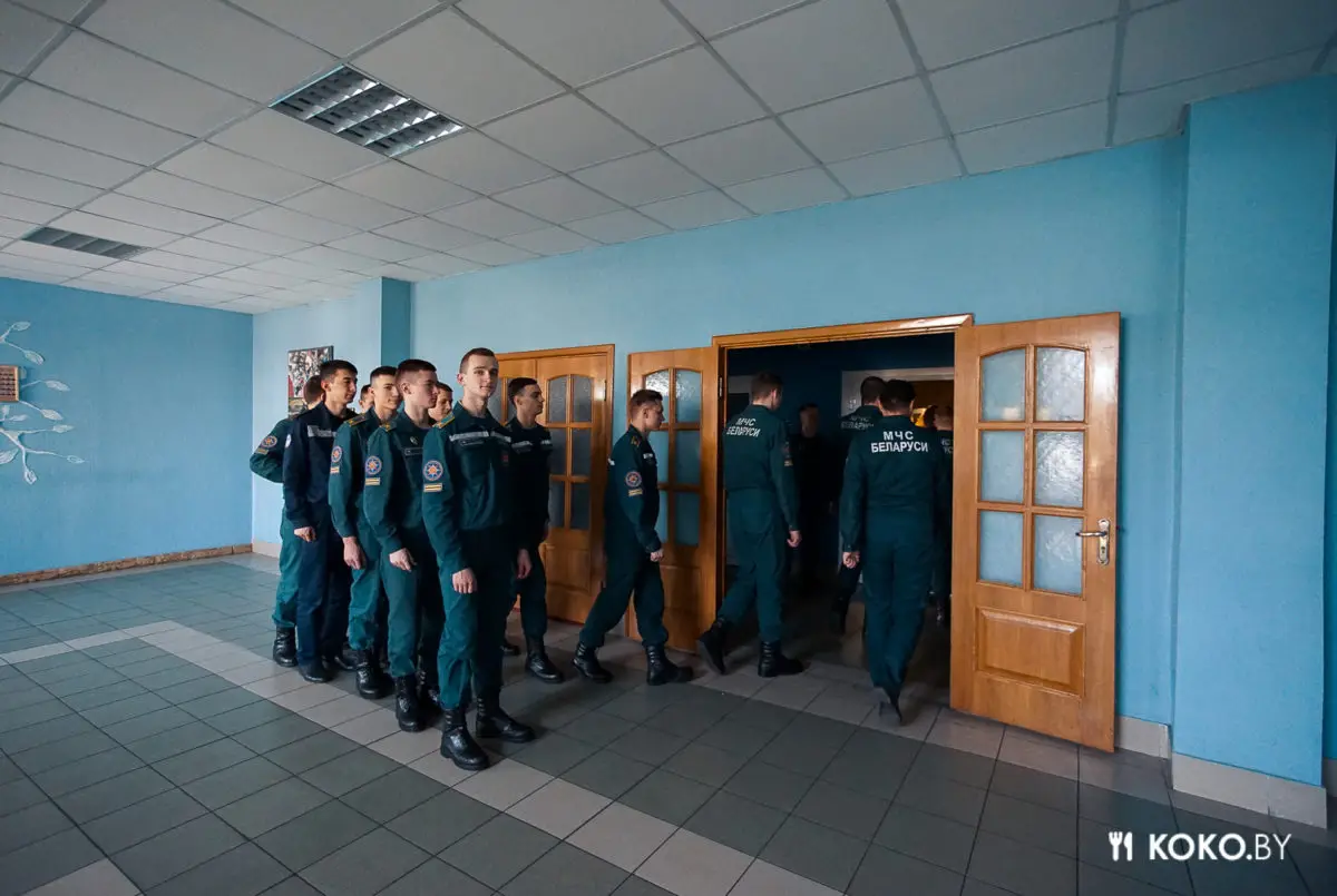 Проверили, чем кормят в столовой Университета гражданской защиты МЧС будущих спасателей - фото - 13