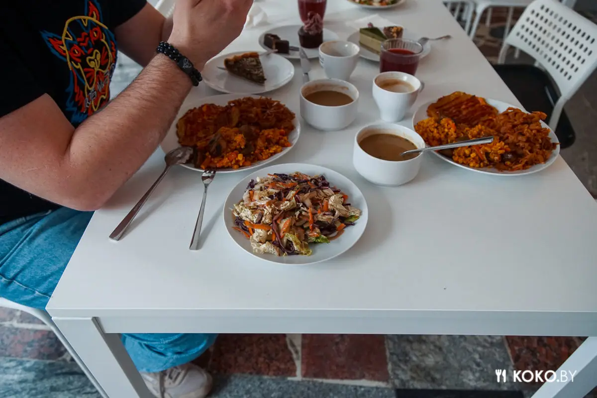 Первая «Новая Столовая» для тех, кто боится мяса, сахара и любит полезные десерты - фото - 17