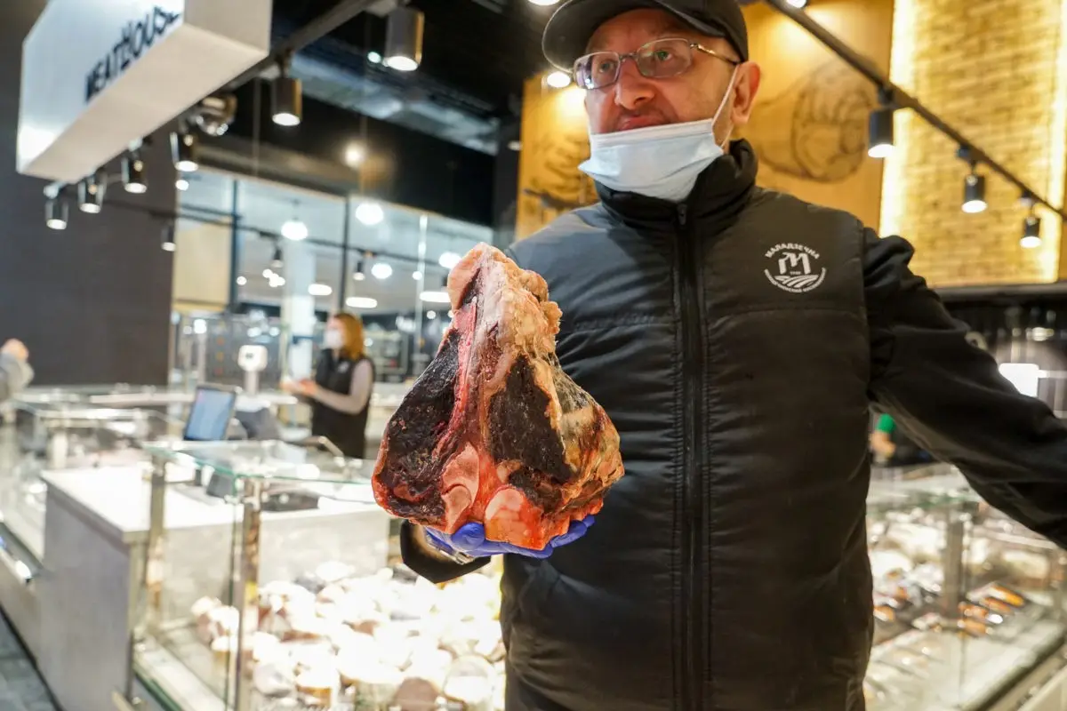 За вызревшими стейками по 18 рублей в новый продуктовый рынок «Валерьяново» - фото - 1