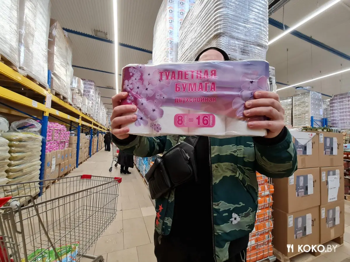 Приехали на закупы в жёсткий дискаунтер «Светофор», чтобы понять, откуда такие очереди - фото - 43