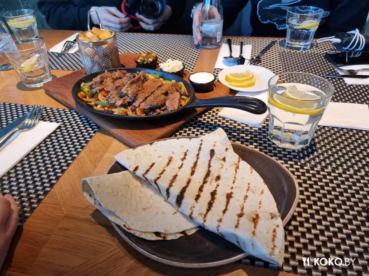 Турецкий мясной «Рамиз» неделю битком. Почему новый ресторан так популярен? - фото - 25