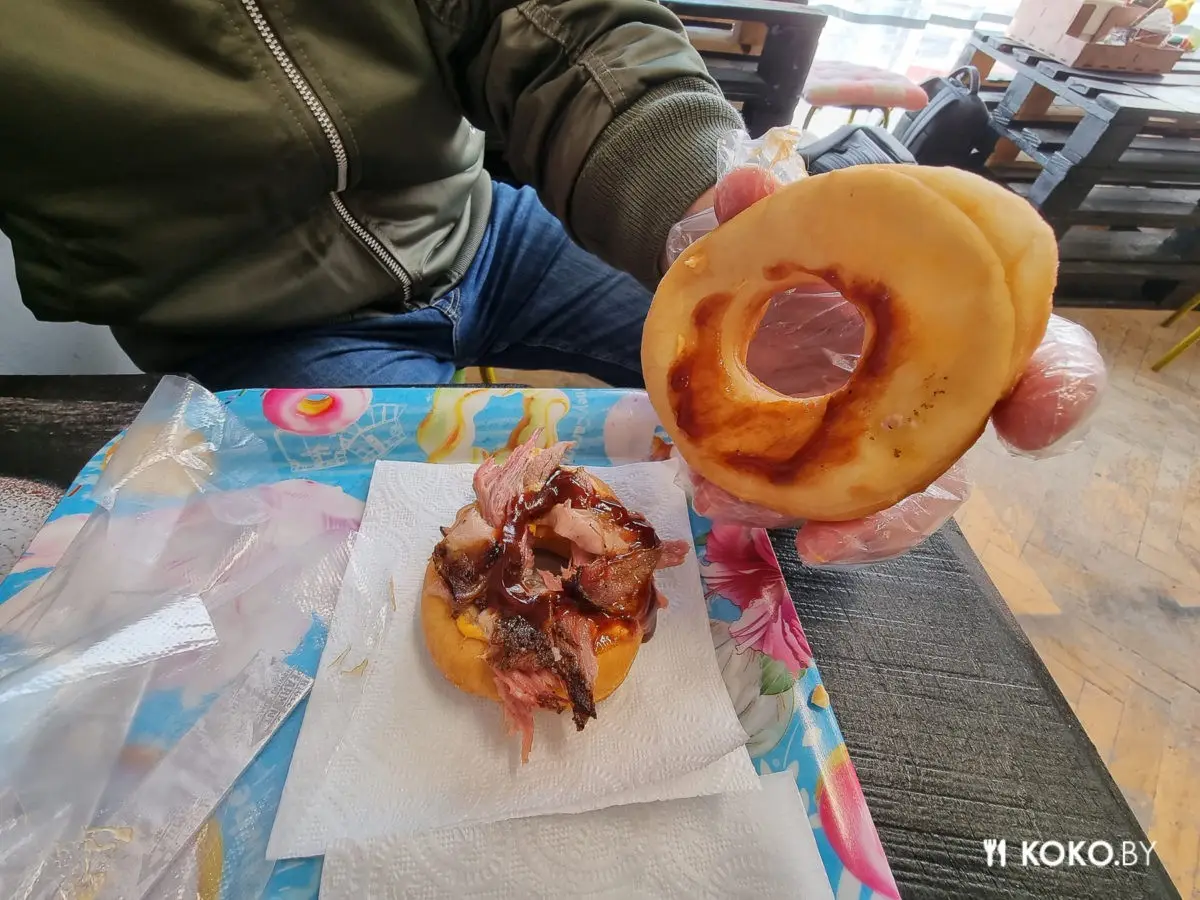Пончиковая по Симпсонам. Здесь придумали сладкие пончики с томлёным мясом барбекю по 2р - фото - 14