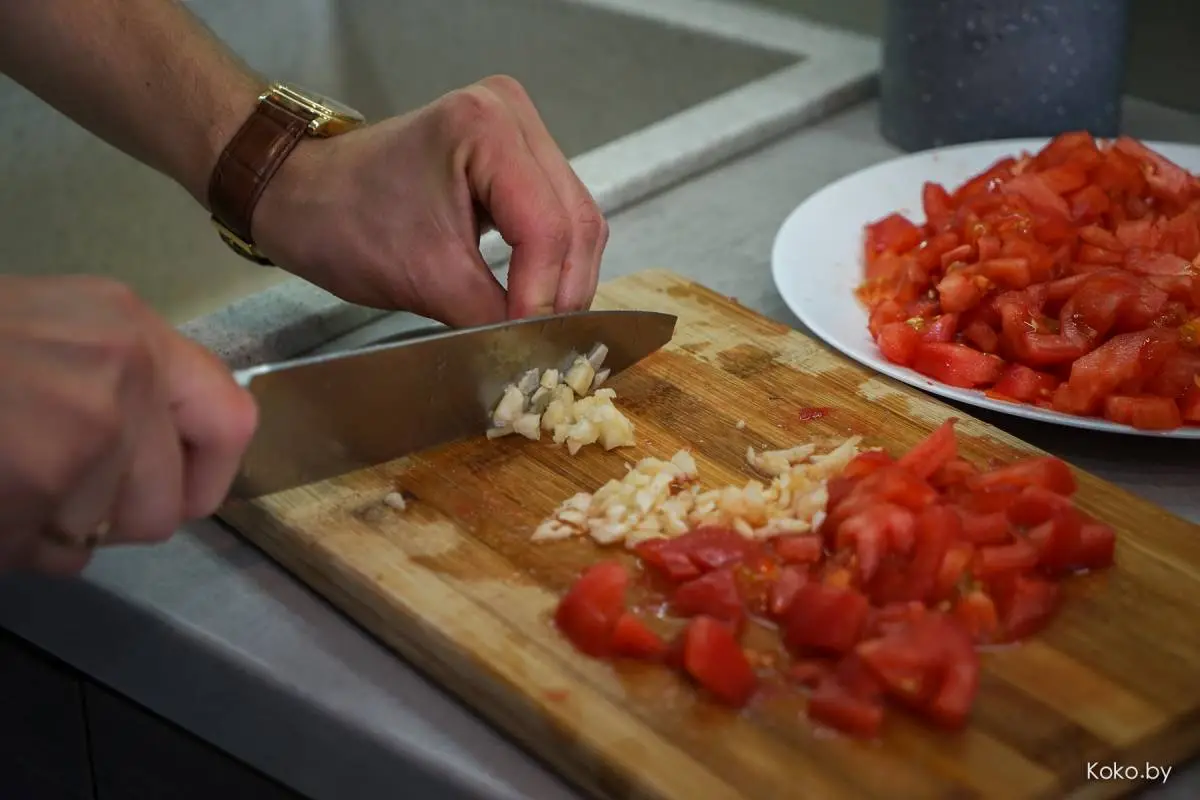 Шакшука. Раскрываю секрет приготовления вкусного и быстрого завтрака дома, как в ресторане - фото - 12