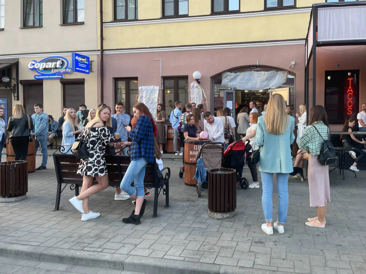 Устрица, хот-дог и сидр за всё 8,7р. На себе проверяю украинскую рюмочную «Белый Налив» - фото - 1