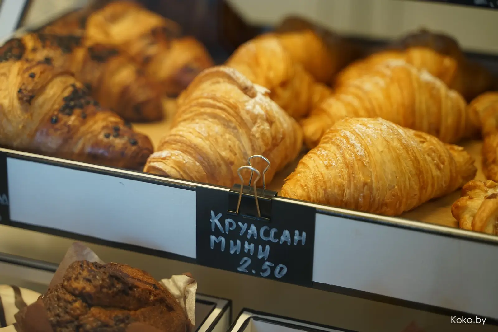 Чёрно-белый кофешоп «Кекс» заработал на Победителей. Насколько он безопасен - фото - 11
