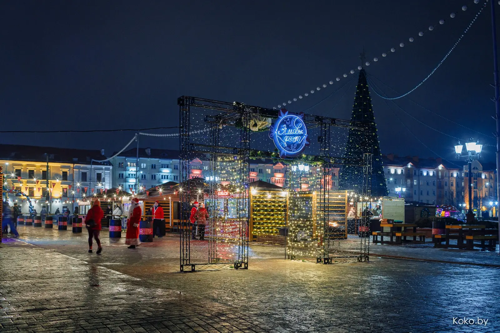 В центре Гродно открылась Рождественская ярмарка. Чего ждать? - фото - 1