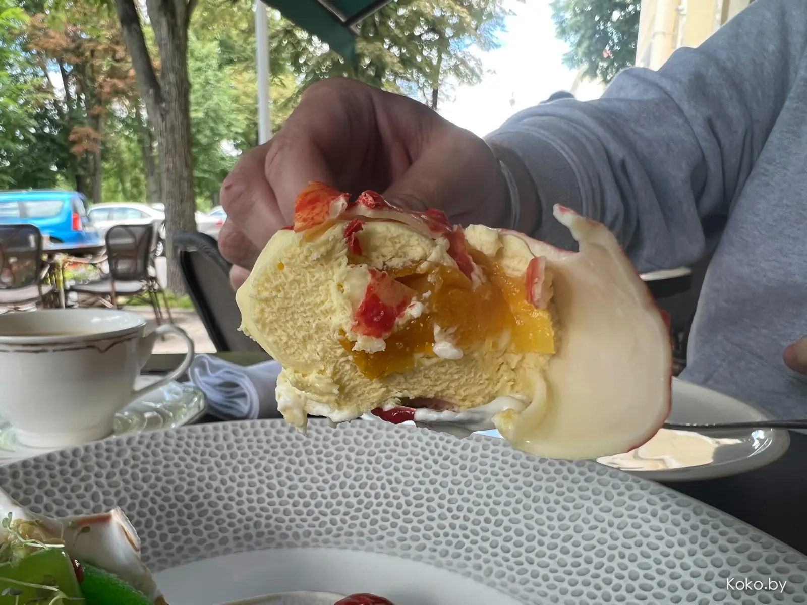 Десерты, которые потрясут ваше сознание и кошелёк: клешня краба, помидор, ледяная роза, шоколадная бомба - фото - 20