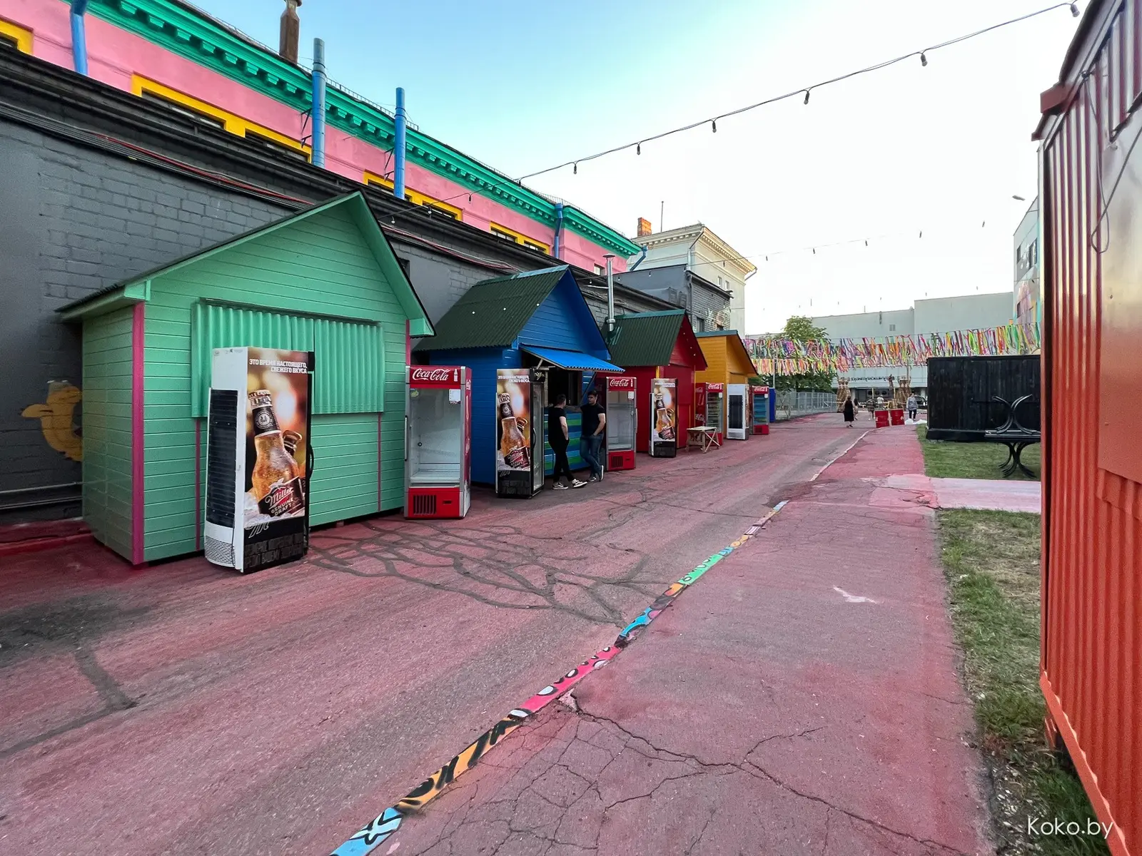 На завод! Сегодня в центре открылась новая локация с едой и песнями «Лучшая улица» - фото - 17