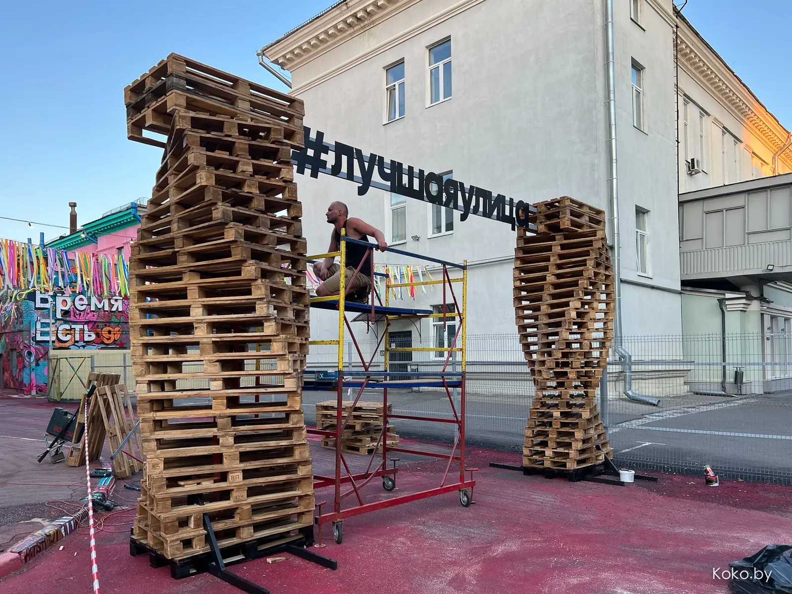 На завод! Сегодня в центре открылась новая локация с едой и песнями «Лучшая улица» - фото - 4