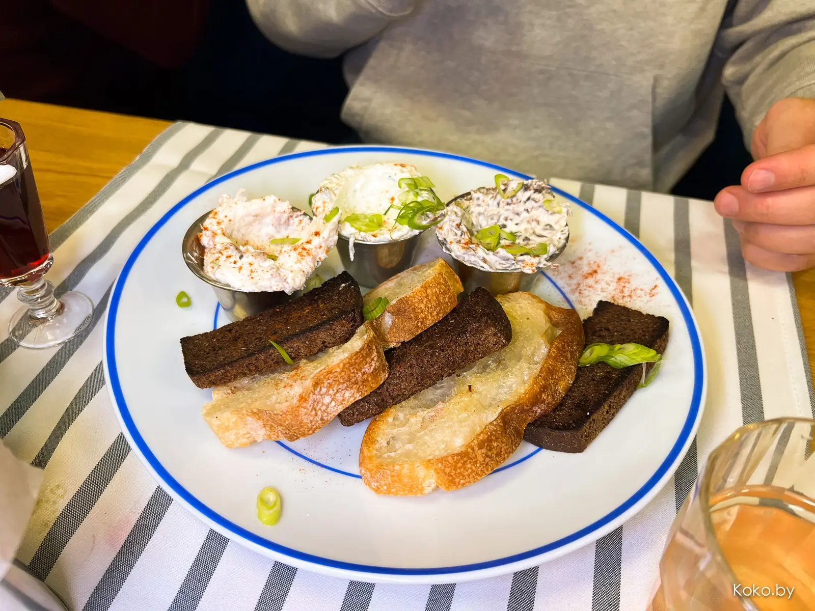 Выпить настойку за 2,50р, вкусно закусить и не бить копилку. Нанесли визит новому кафе «Одесса-мама» - фото - 25