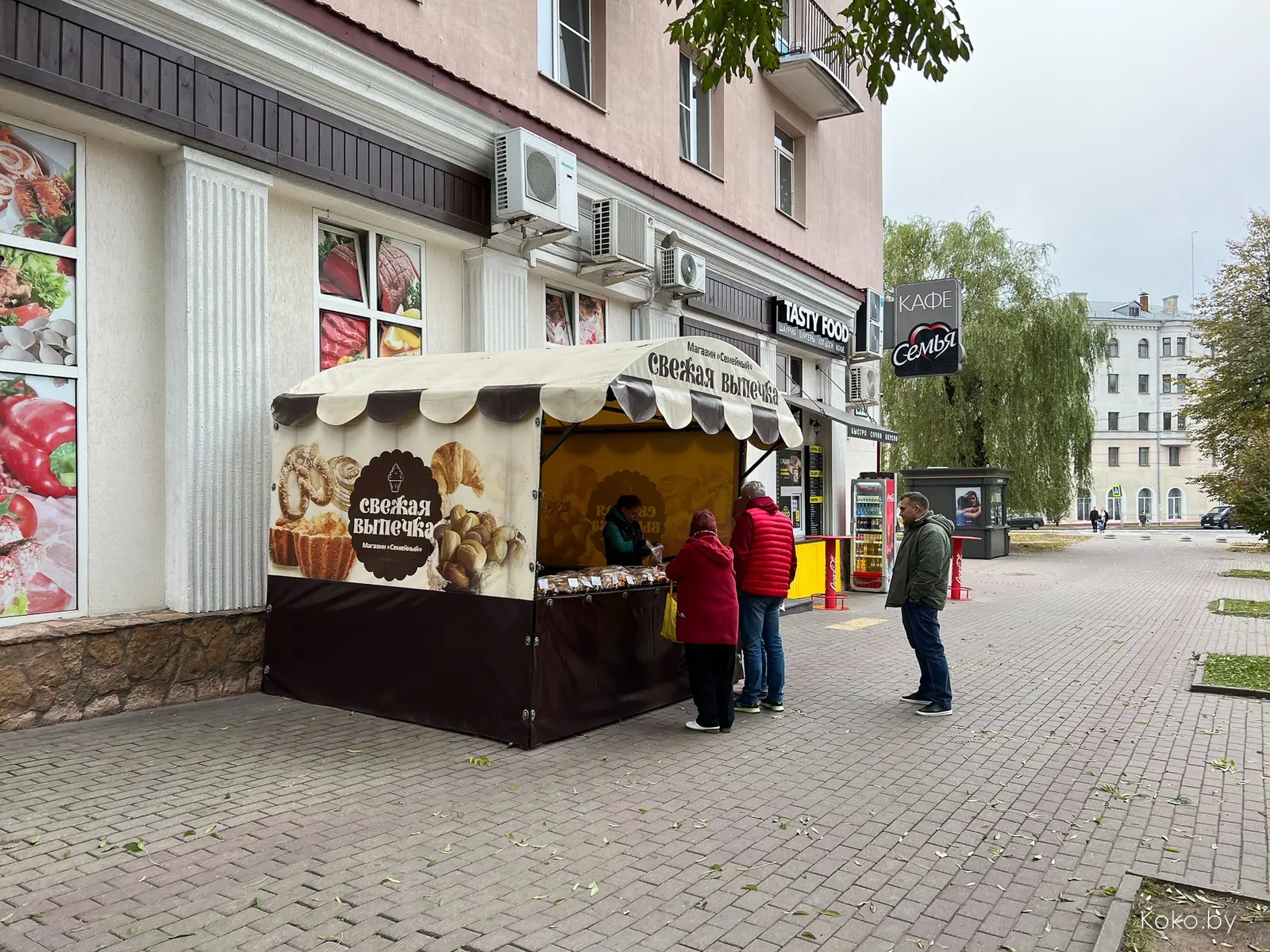 Есть ли еда на Тракторном районе, прошлись по улицам в поисках приключений - фото - 30