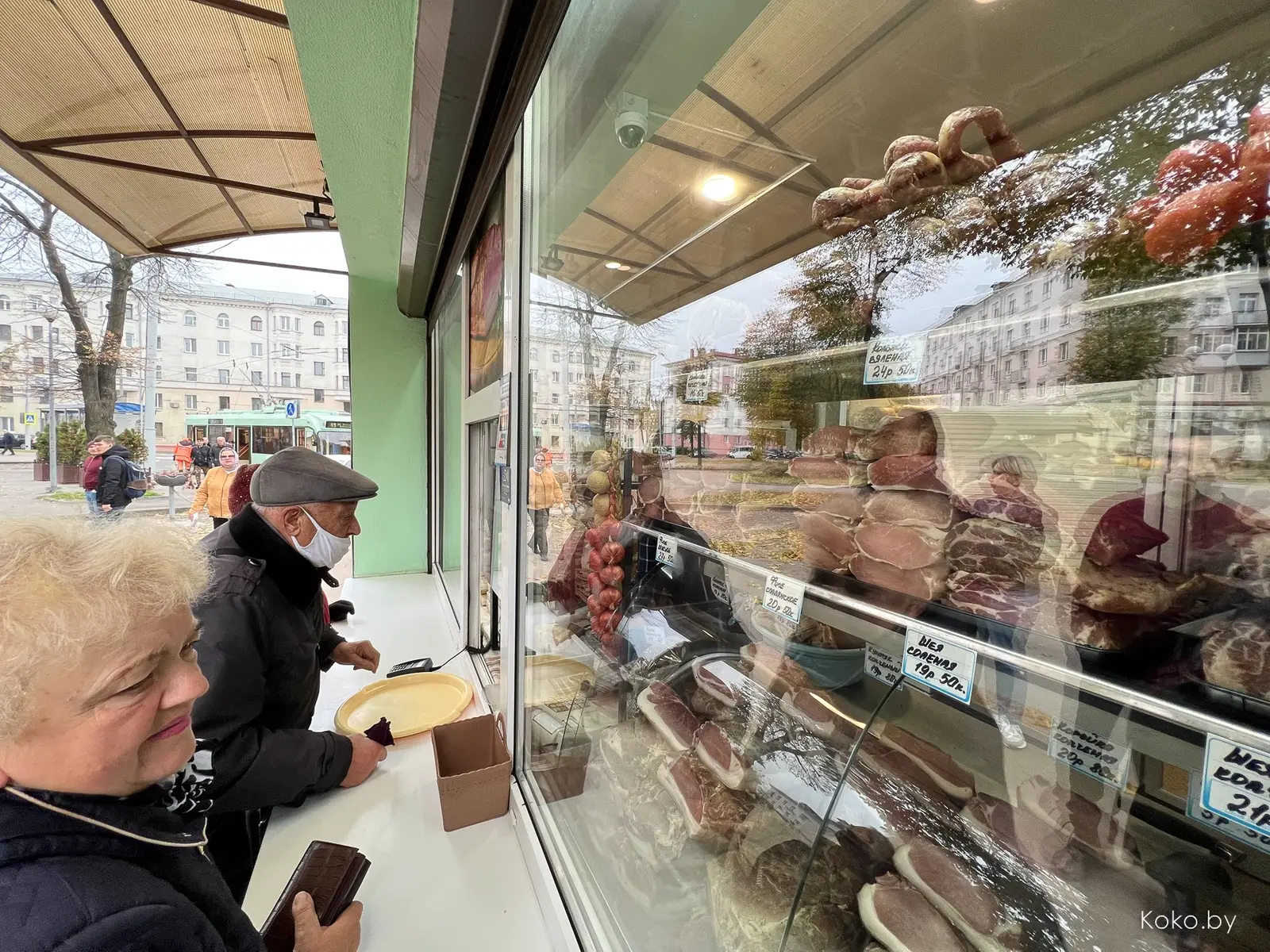 Есть ли еда на Тракторном районе, прошлись по улицам в поисках приключений - фото - 53