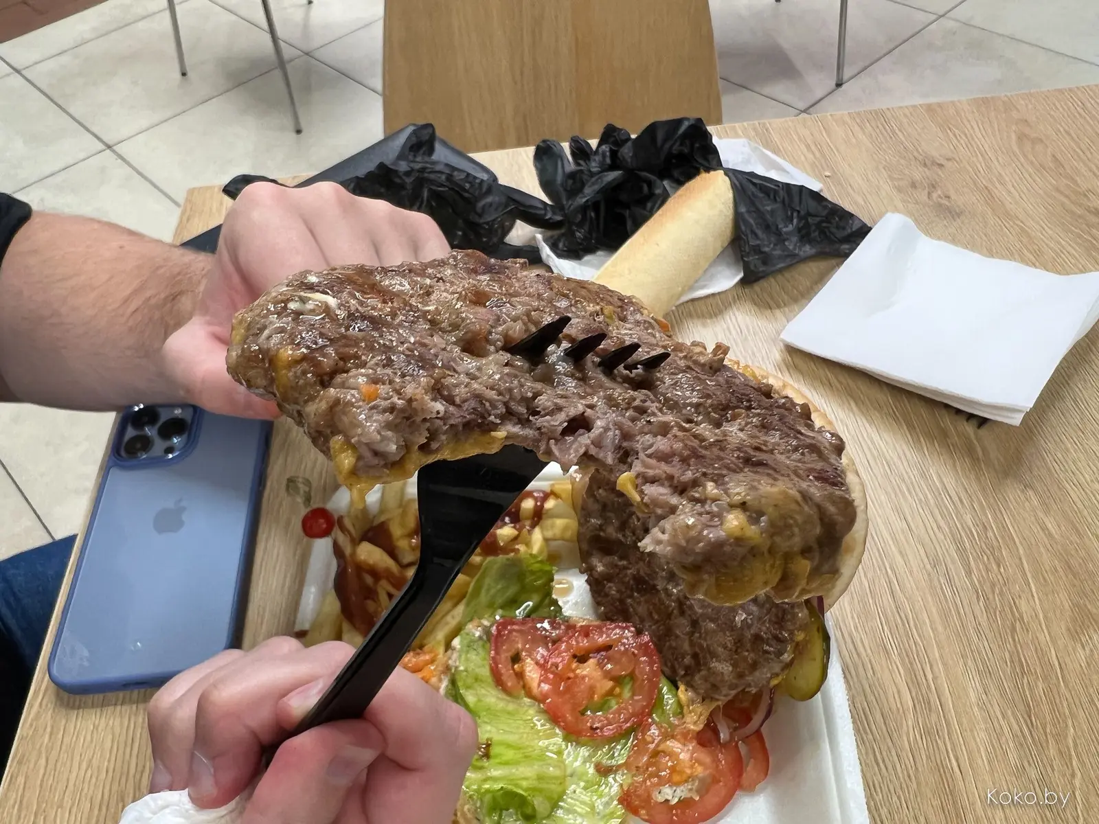Новые вафли по-норвежски в «Вафел» и уличная еда с бургерами и раками «Три фуд» по рецептам Бена Кингсли - фото - 31