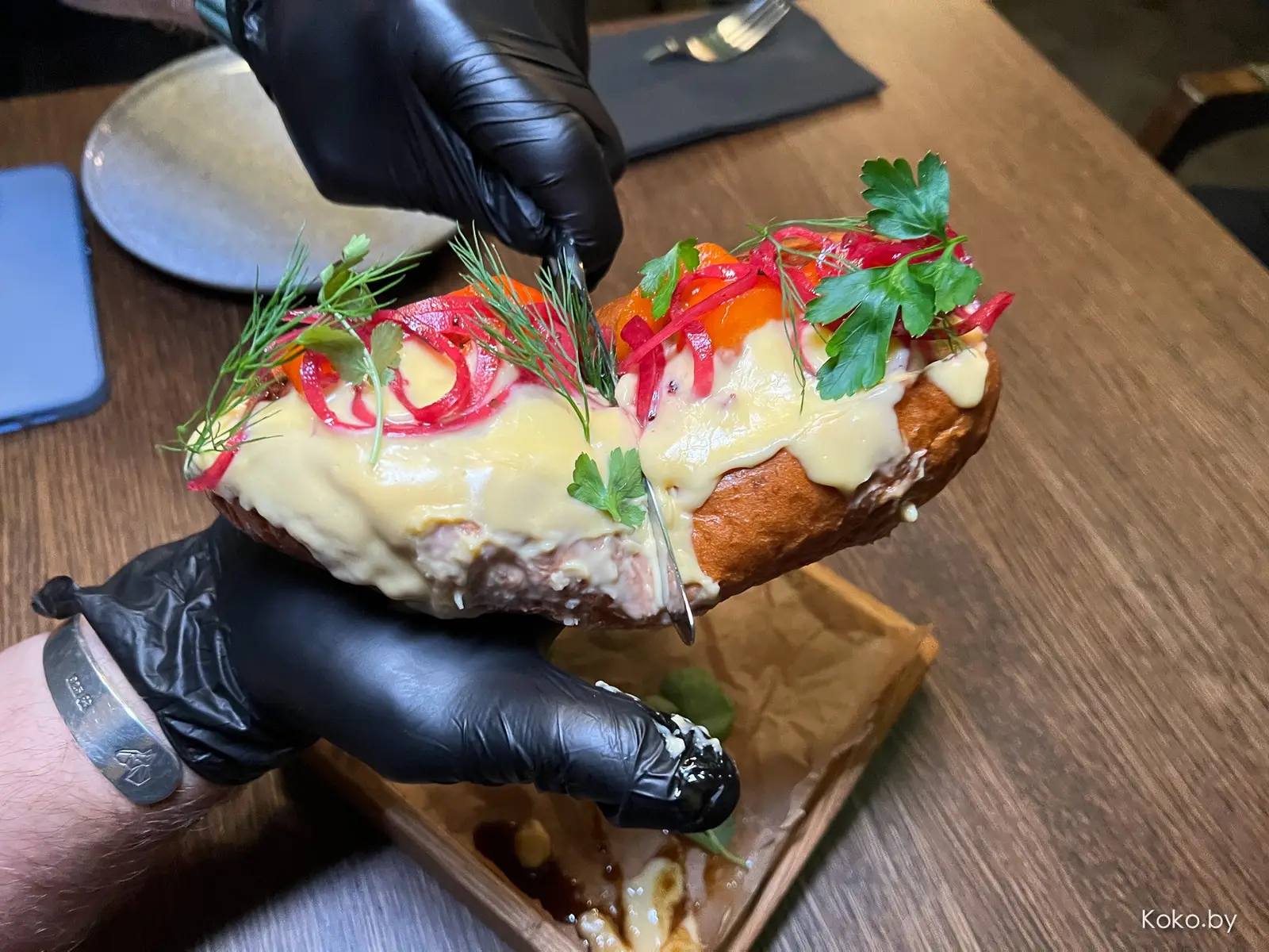 Решил проверить, в каком заведении приготовят самый вкусный хот-дог эвер! - фото - 40
