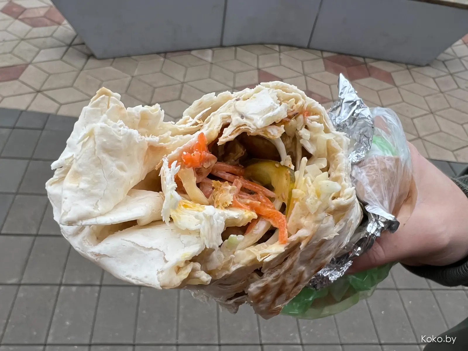 Вернулся в Боровую по просьбе жителей ради курицы в лаваше и вафель из барбершопа - фото - 10