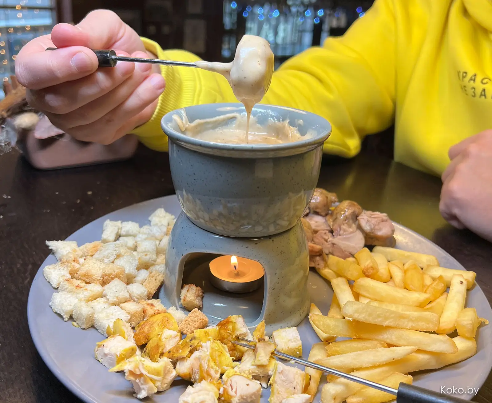 Где в Минске заказать сырное фондю по-белорусски? А лучше, как швейцарцы растопить сыр в вине дома - фото - 16