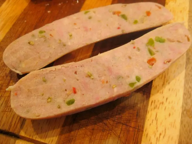 Как приготовить вкусную и полезную «Домашнюю колбасу»