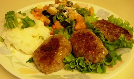 Мясо: Котлеты с болгарским перцем и майораном
