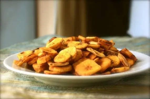 Закуски: «Hot banana» чипсы