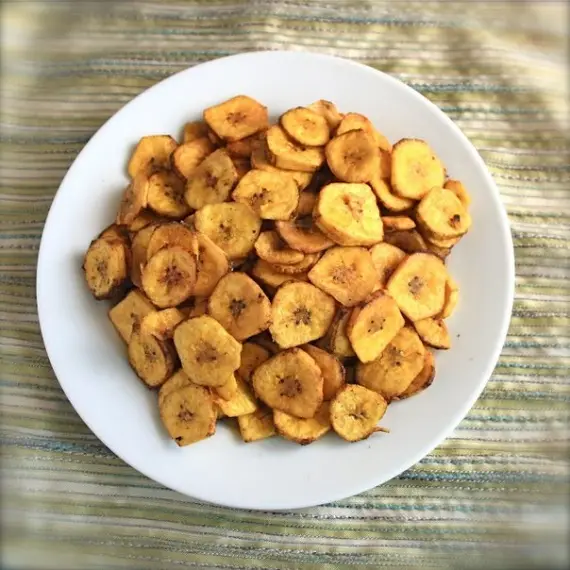 Закуски: «Hot banana» чипсы
