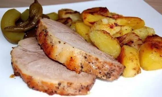 Мясо: Буженина, запеченная в рукаве с деревенской картошечкой