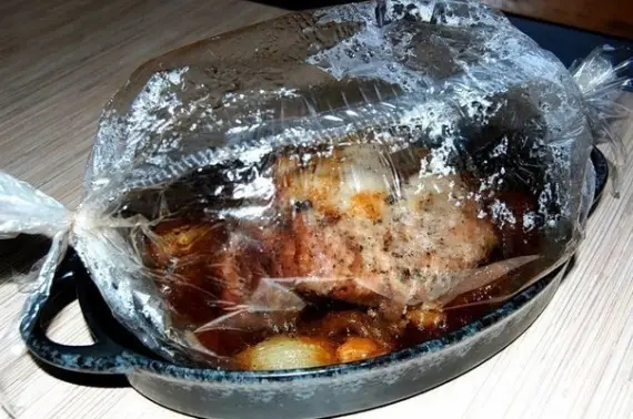Мясо: Буженина, запеченная в рукаве с деревенской картошечкой