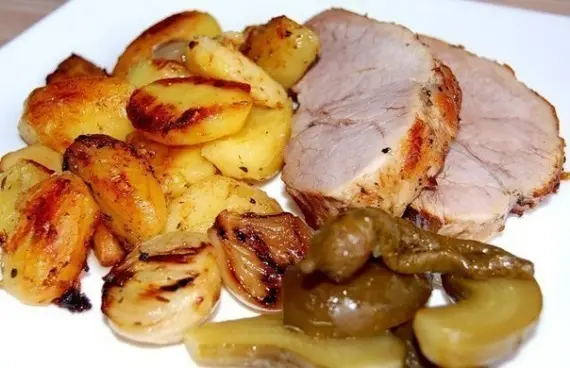 Мясо: Буженина, запеченная в рукаве с деревенской картошечкой