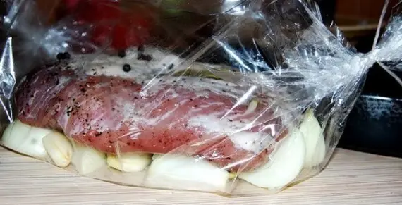 Мясо: Буженина, запеченная в рукаве с деревенской картошечкой