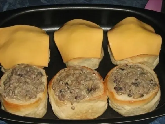 Мясо: Жульен в булочках