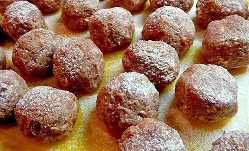 Мясо: Фрикадельки в томатном соусе