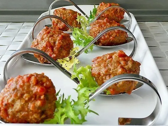 Мясо: Фрикадельки в томатном соусе