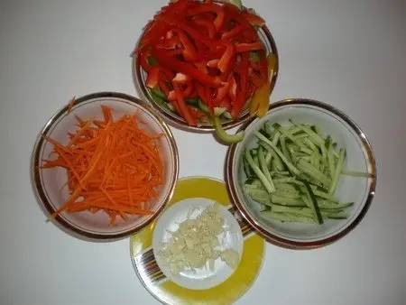 Салаты: Нереально вкусный и интересный салат такой вы ещё не пробовали «Фунчоза с овощами»