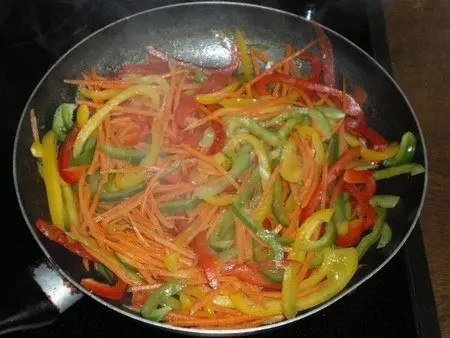 Салаты: Нереально вкусный и интересный салат такой вы ещё не пробовали «Фунчоза с овощами»