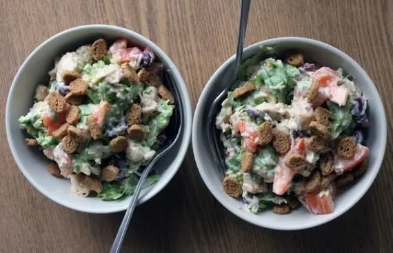 Салаты: Сытный салат с курицей и сыром к ужину