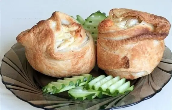 Выпечка: Пирожки слоёные с курицей и сыром