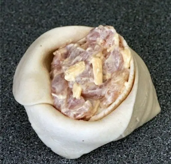 Выпечка: Пирожки слоёные с курицей и сыром