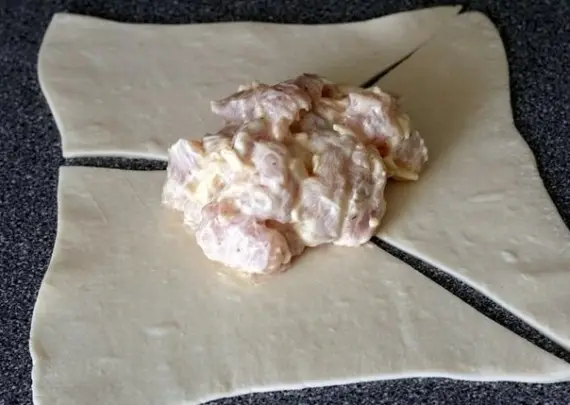 Выпечка: Пирожки слоёные с курицей и сыром