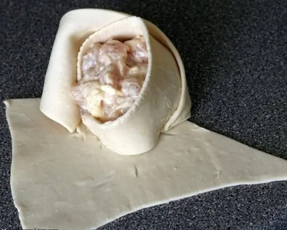 Выпечка: Пирожки слоёные с курицей и сыром