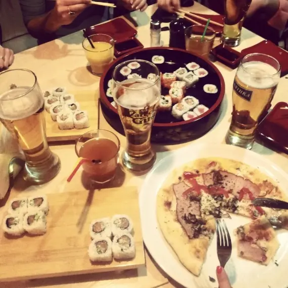 Instagram: Суши пати с телочками