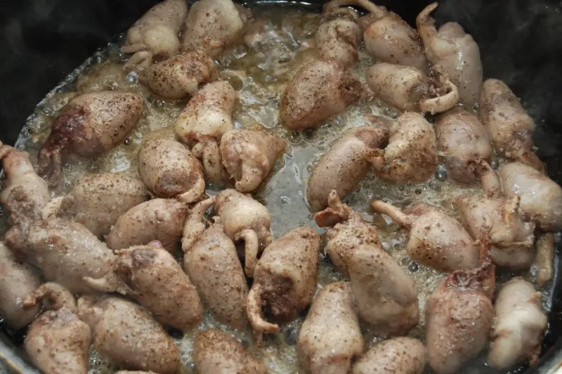 Готовим из птицы: Куриные сердечки с рисом тушеные в сметанном соусе