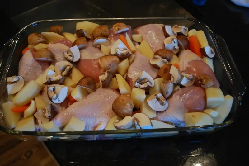 Готовим из птицы: Куриные голени запечённые с грибами и овощами