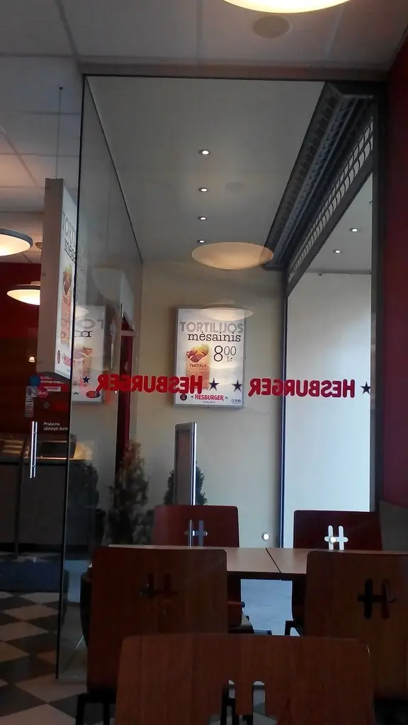 Instagram: Тайный гость КокоБай в Вильнюсе: Вкусная находка «HESBURGER» в старом городе