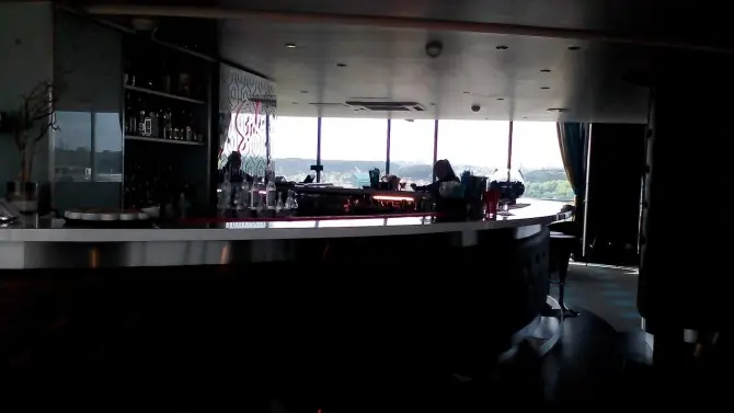 Instagram: Тайный гость КокоБай в Вильнюсе: Один из топовых баров «Skybar»