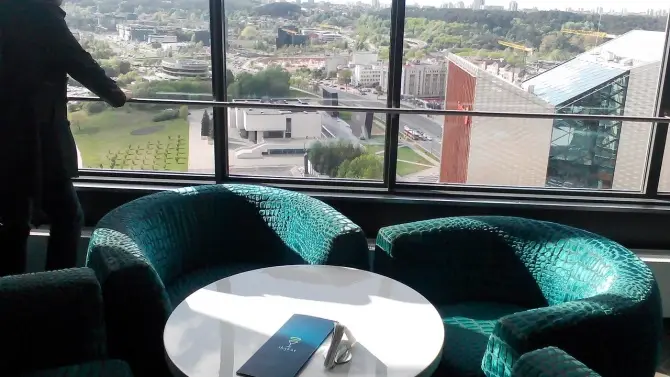 Instagram: Тайный гость КокоБай в Вильнюсе: Один из топовых баров «Skybar»