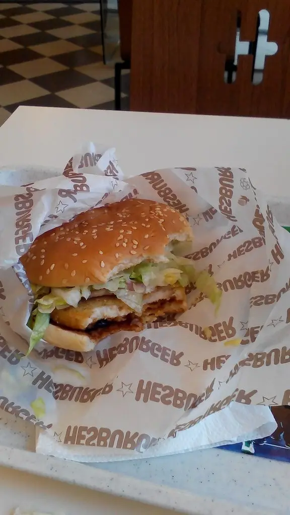 Instagram: Тайный гость КокоБай в Вильнюсе: Вкусная находка «HESBURGER» в старом городе