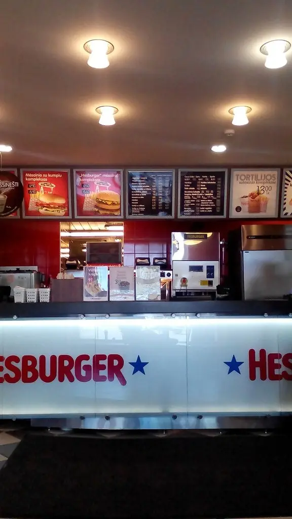 Instagram: Тайный гость КокоБай в Вильнюсе: Вкусная находка «HESBURGER» в старом городе